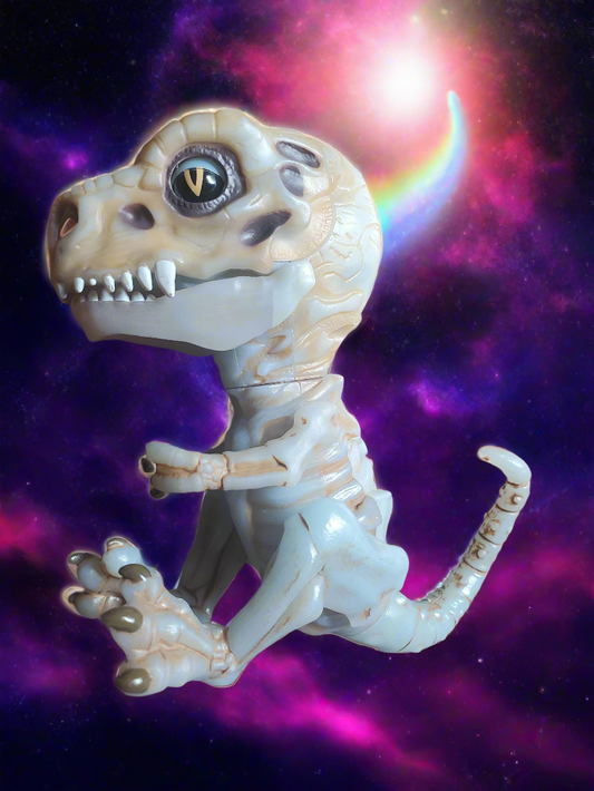 WooWee Fingerlings Untamed Skeleton Dinos Doom 4.5 inch Electronic Figure 2018