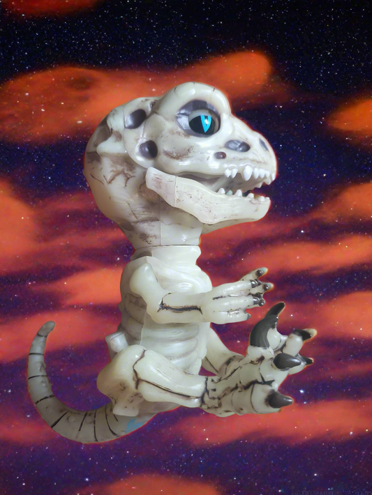 WooWee Fingerlings Untamed Skeleton Dinos Gloom 4.5 inch Electronic Figure 2018